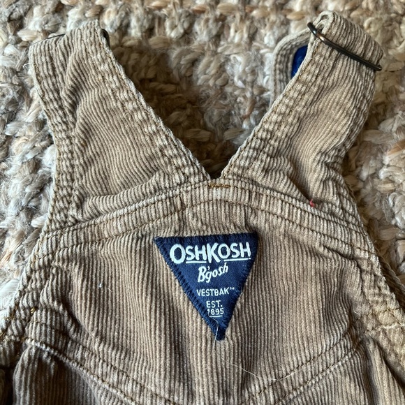 🤎 sold 🤎oshkosh corduroy overalls - Picture 4 of 8